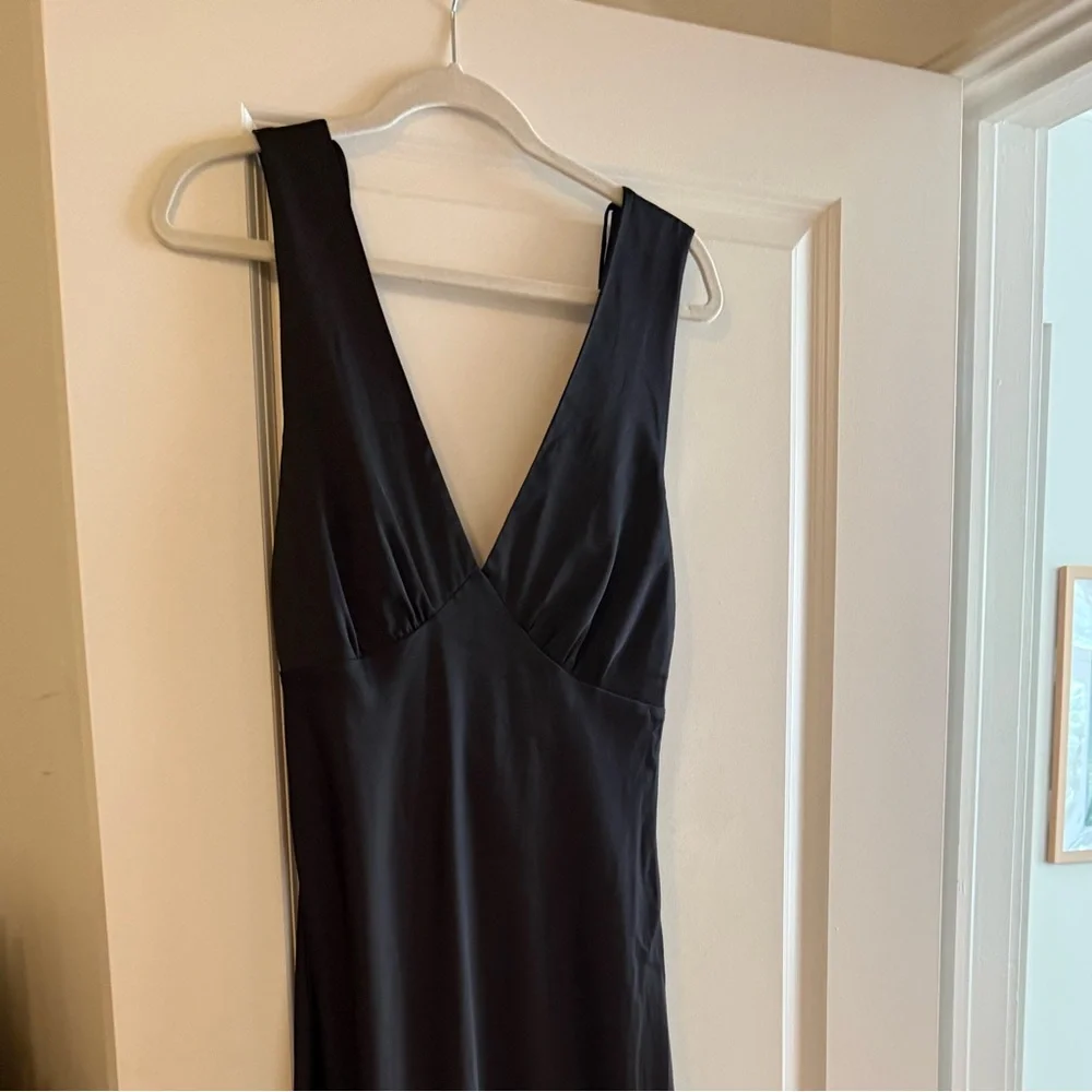Abercrombie & Fitch Black Satin Cowl Back‎ Maxi Dress V-Neck Size MT Romantic